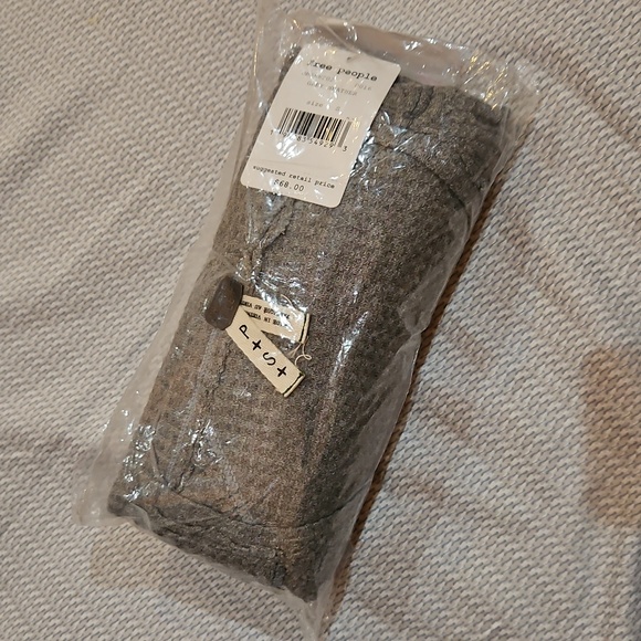 Free People Laguna Tee V Neck LS Thumbhole Cuffs Thermal Drapey Grey Small NWT - Picture 10 of 11